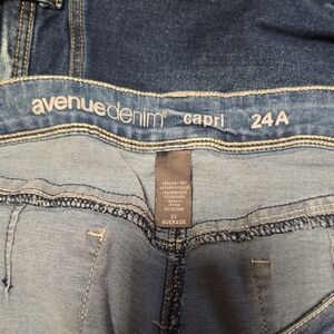 Avenue Denim Capri Jeans in Blue